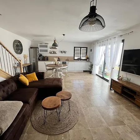 Charmante Maison De Village Apartment Vauvert